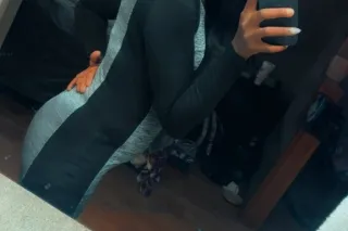 slim and petite - Image 10