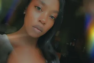 slim and petite - Image 12