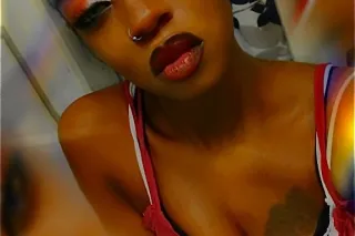 slim and petite - Image 7